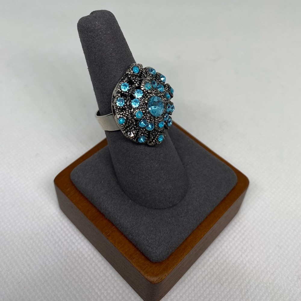 Vintage Sparkly Blue & Clear Stone Silver Band Statement Costume Cocktail Ring - Picture 2 of 9